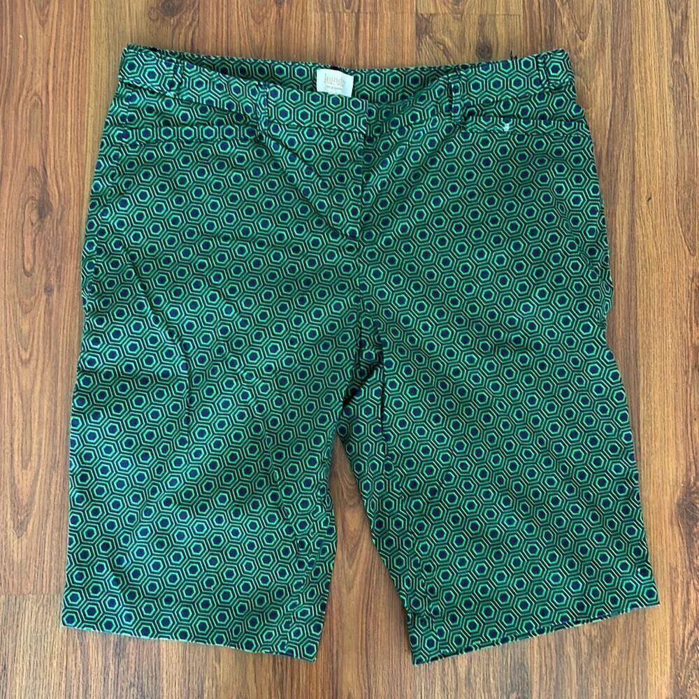 Laundry by Shelli  Segal green and blue Bermuda short size 8